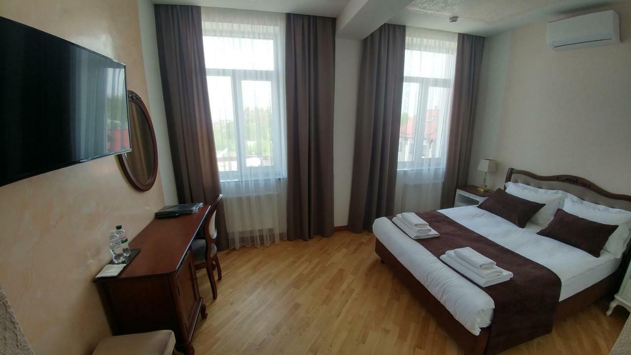 Hotel Meridian Brody Exteriör bild