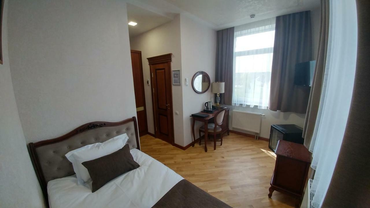 Hotel Meridian Brody Exteriör bild