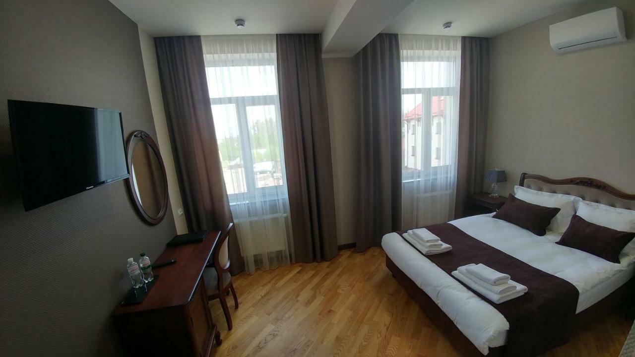 Hotel Meridian Brody Exteriör bild