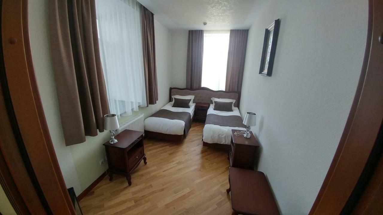 Hotel Meridian Brody Exteriör bild