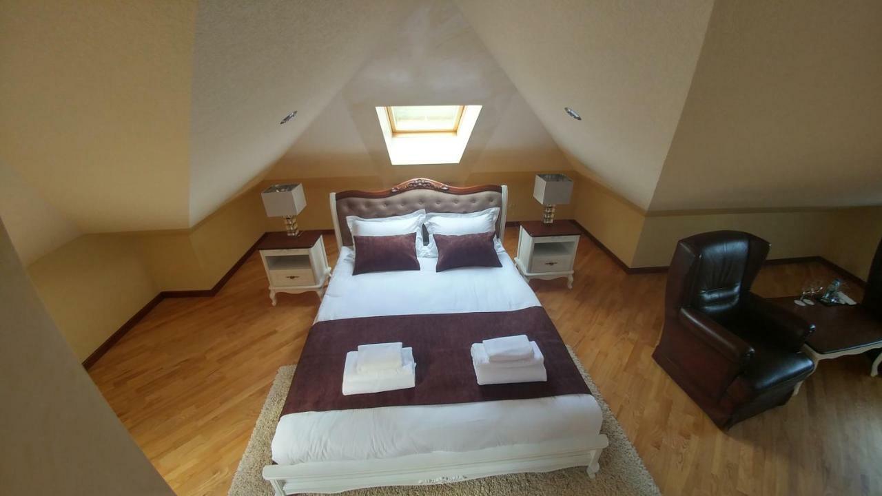 Hotel Meridian Brody Exteriör bild